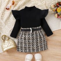 black-top-2-pocket-plaid-skirt