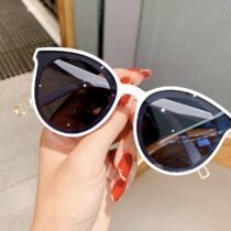 Kids’s Black Cat-Eye Sunglasses – Glossy Frame with Gold Accents & Dark Lenses (1)