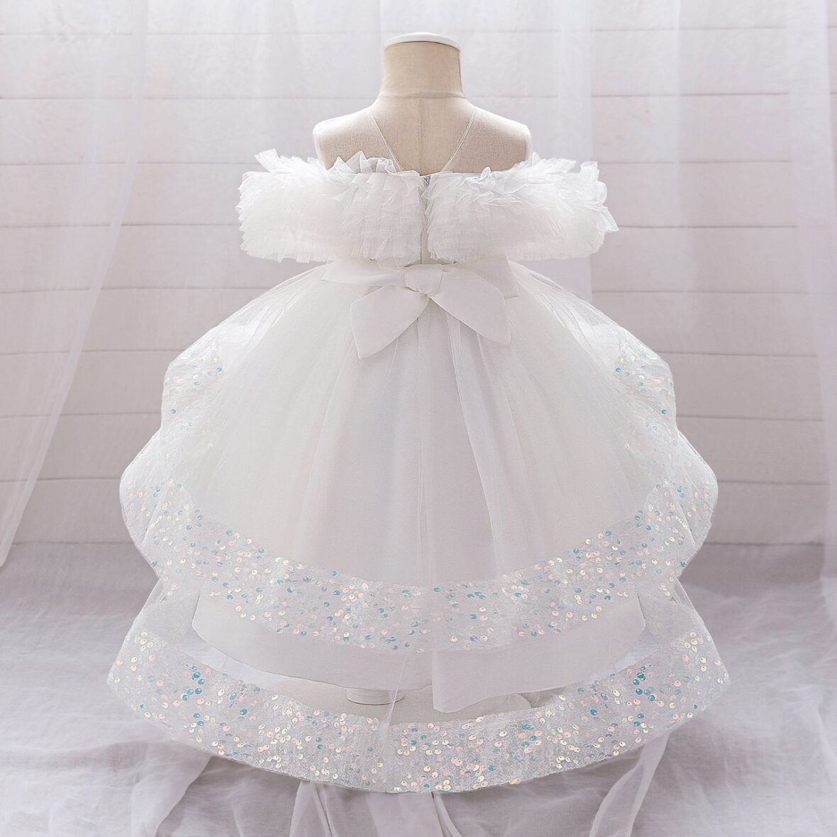Toddlers and Baby Girls WhiteTulle Dress with Glitter Sleeves and Bow Waist (2)