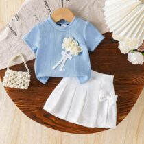 Toddler Girl Blue Floral Top & White Pleated Skirt (2)